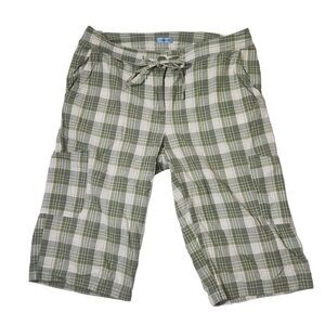 Izod Ladies Size 8 Green White Plaid Long Shorts